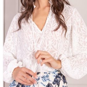 Senlis
Ellie Long Sleeve V-Neck Top Sz L